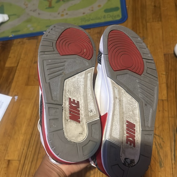 2022 Jordan 3 retro "Fire Red"
size 8 in mens - Picture 4 of 4